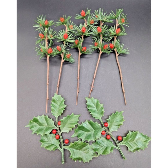Vtg Plastic Holly Leaves & Pine Tree With Red Pine Cones 1950s/60’s X-Mas Decor - Picture 1 of 5